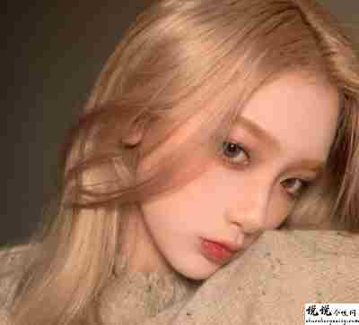 关于妆前化妆后的搞笑文案带图片 女人妆前妆后朋友圈文案13