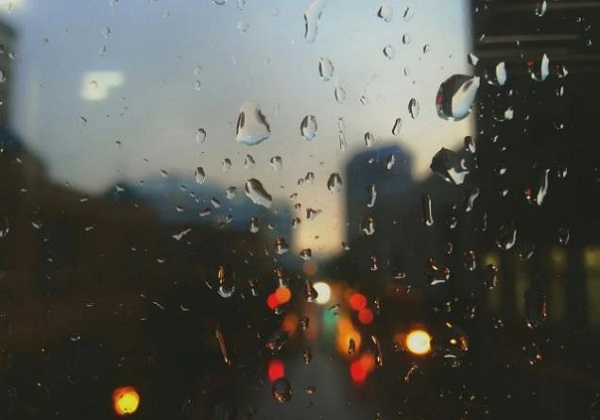 下雨的图片说说大全 下雨天感慨说说心情配图片1