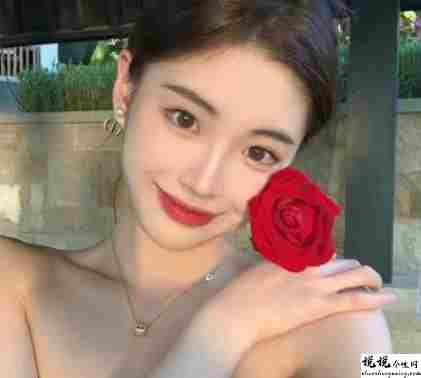 关于女孩子快乐简单的文案 适合甜美女孩发朋友圈的句子2