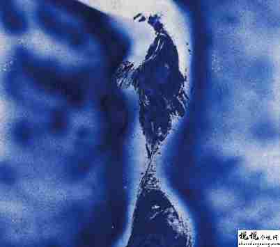 关于克莱因蓝的唯美文案带图片 很好听又很优雅的克莱因蓝说说8