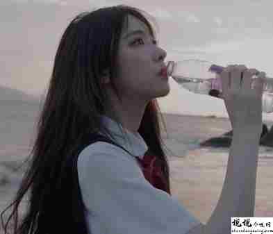 从上一段恋情中走不出来的文案 恋爱很心酸很难过的句子2