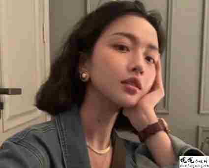 关于女孩子快乐简单的文案 适合甜美女孩发朋友圈的句子1