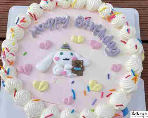 晒生日蛋糕的幽默说说 晒自己生日蛋糕的俏皮文案1