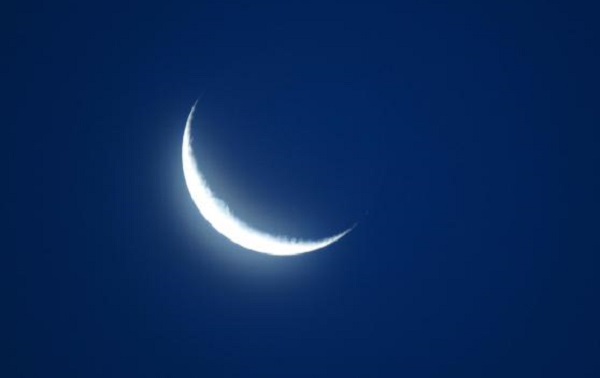 拍月亮发朋友圈说说 月色很唯美迷人的图片说说语句9