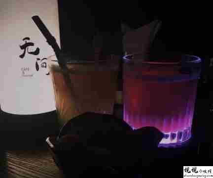 第一次去酒吧的心情说说 第一次去酒吧喝酒的文案